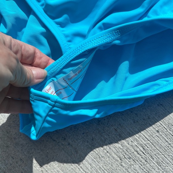 LAND’s End Vibrant Blue One-Piece Swimsuit NWT - Picture 2 of 4